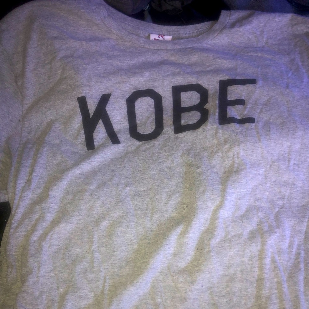 Gray Tshirt. Kobe. Size:Large( men)